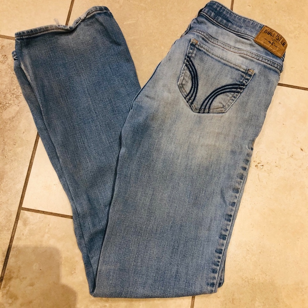 Hollister Distressed Jeans 🍁